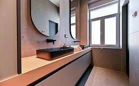 Three Pearls Deluxe Rooms & Studios